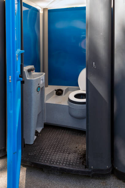 Best Porta potty rental near me  in Holton, KS