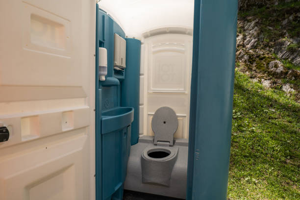 Best Affordable porta potty rental  in Holton, KS