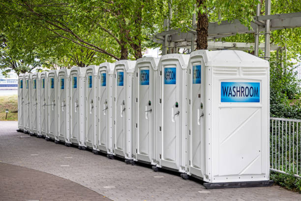 Best Porta potty rental near me  in Holton, KS