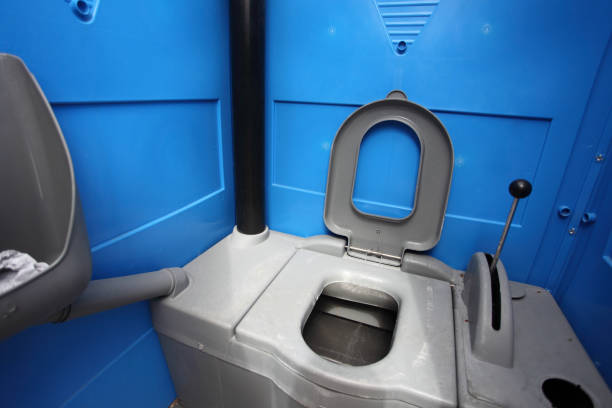 Best Portable bathroom rental  in Holton, KS